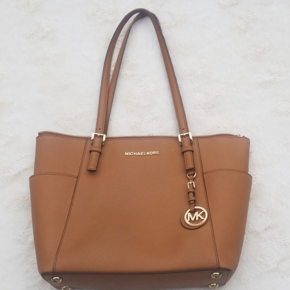 Michael Kors Handbags - AUTHENTIC MICHAEL KORS PURSE
